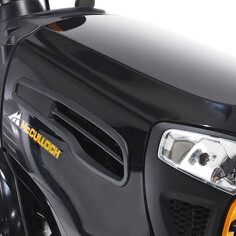 Трактор оснащен надежным в эксплуатации мощным двигателем Briggs&Stratton